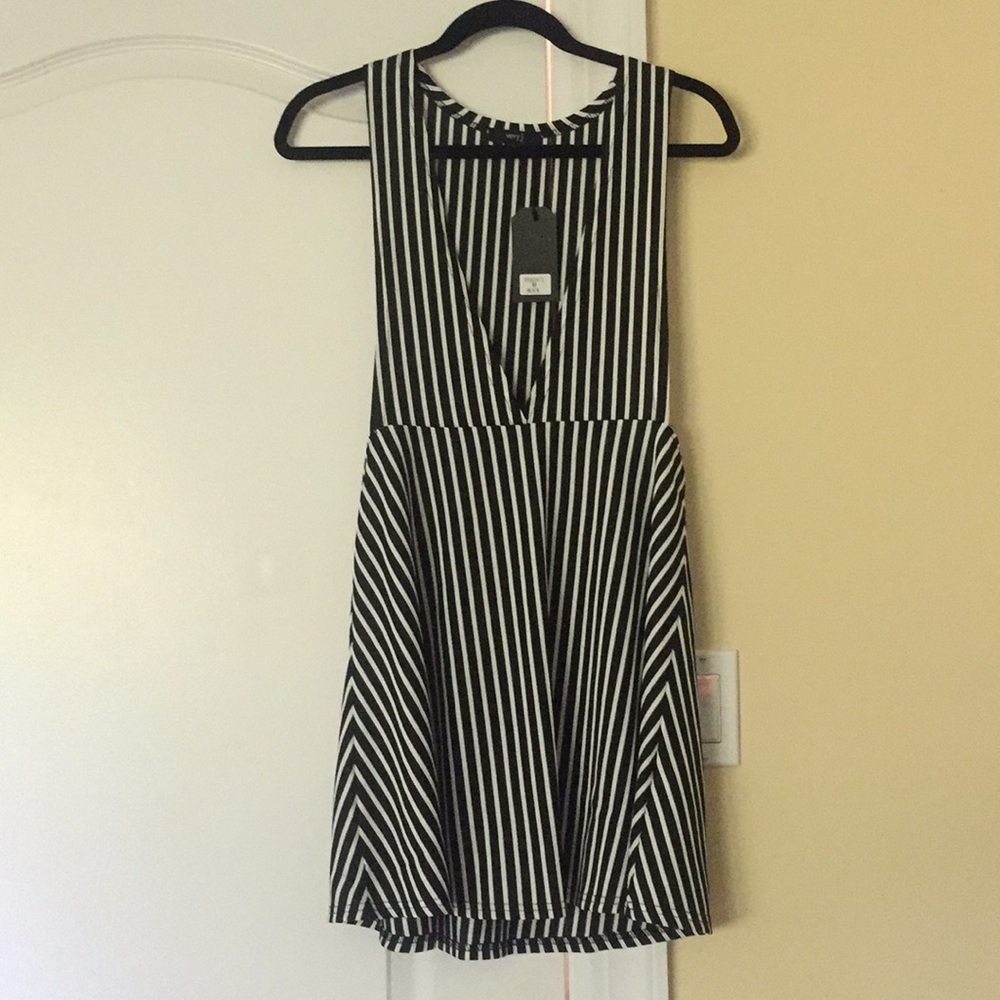 BRAND NEW A-line black & white dress, M